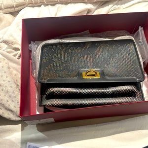 Beautiful Limited edition Farragamo medium crossbody. . Originally 2800$ .